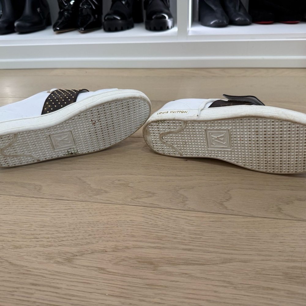 Louis Vuitton White and Brown Sneakers Sleek Minimalist Design - Picture 4 of 8